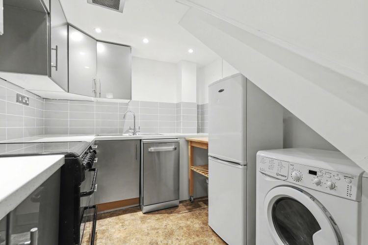 Property photo 3 of 9 320981