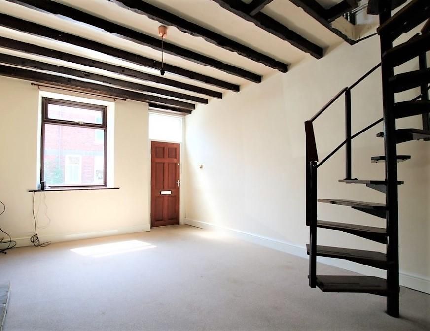 Property photo 3 of 6 Lounge