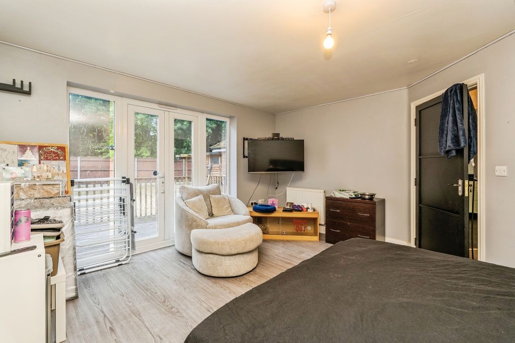 Property photo 2 of 17 Photo