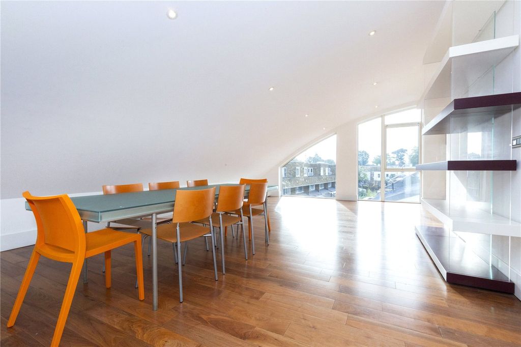 Property photo 3 of 20 Dining Area