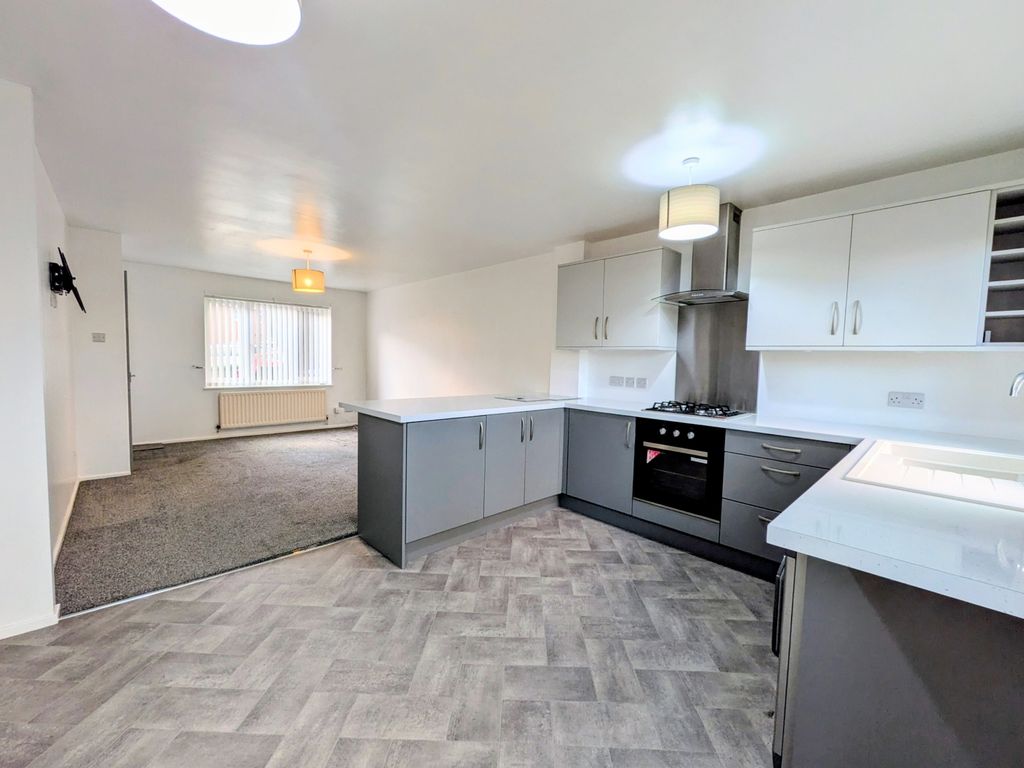 Property photo 2 of 7 1000003984