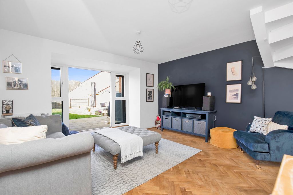 Property photo 1 of 33