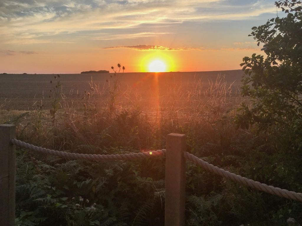 Property photo 3 of 34 Sunset