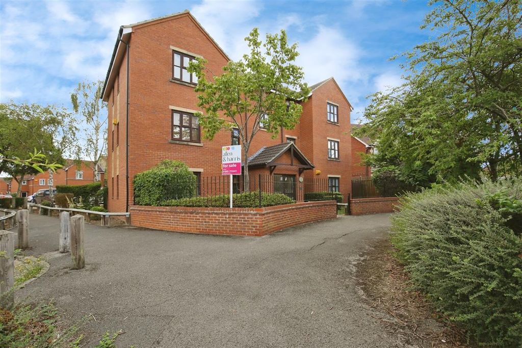 Property photo 1 of 17