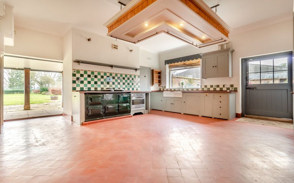 Property photo 3 of 15 Kitchen