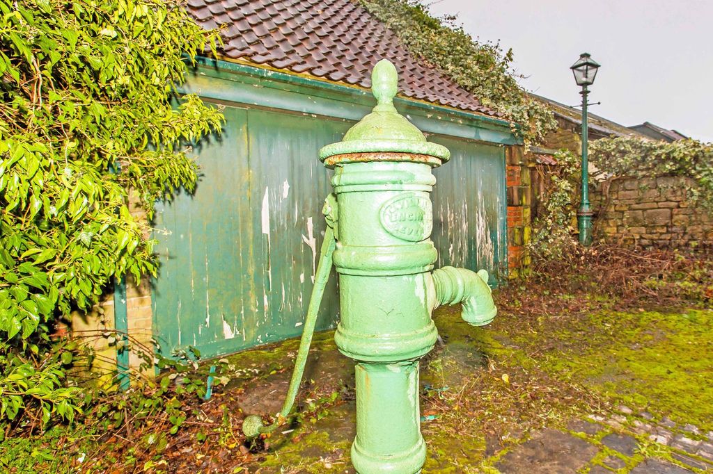 Property photo 3 of 46