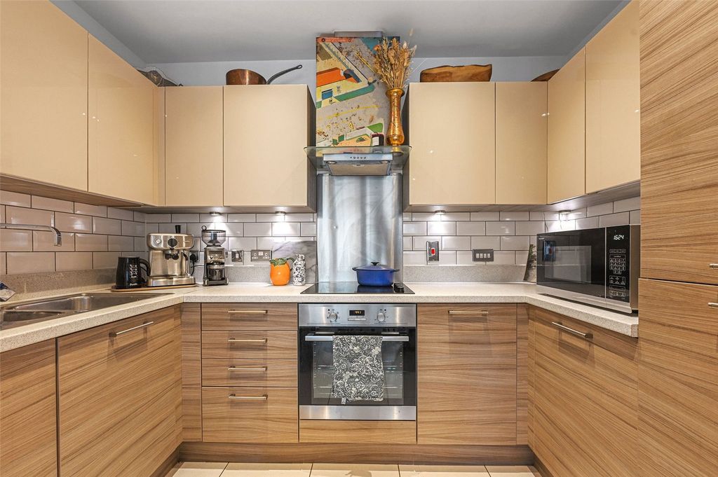 Property photo 3 of 18 Kitchen