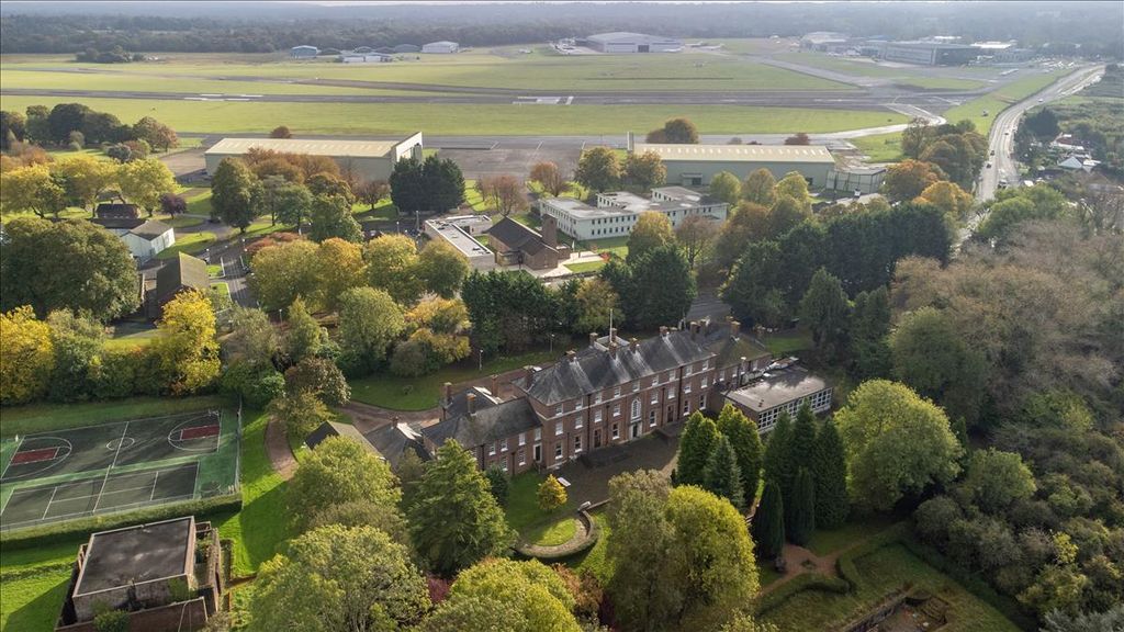 Property photo 3 of 12