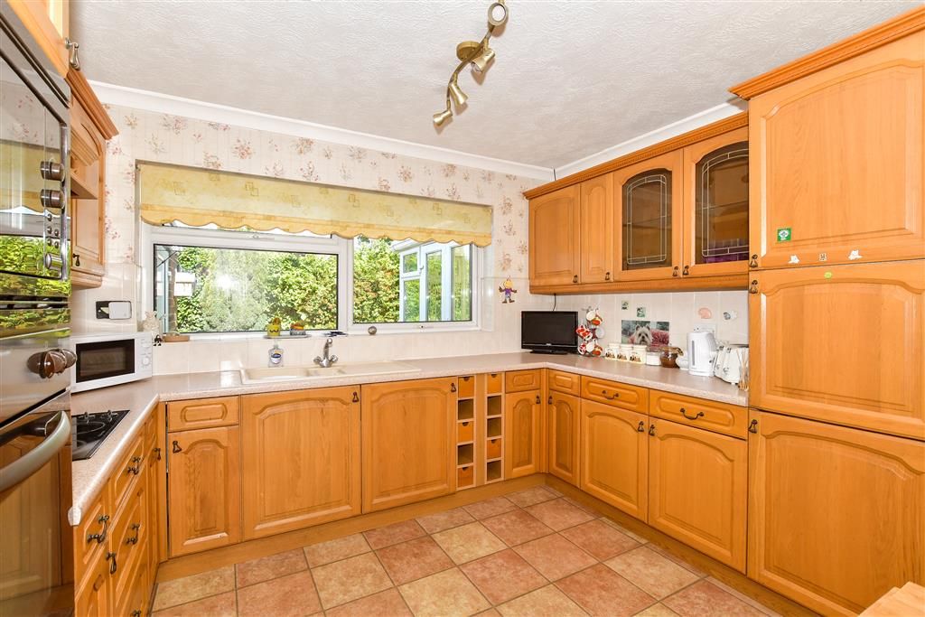 Property photo 2 of 9 Kitchen
