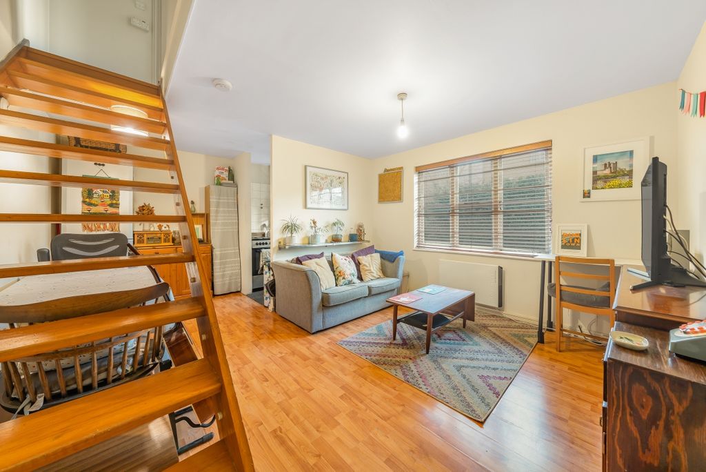 Property photo 3 of 8 934293 (3)