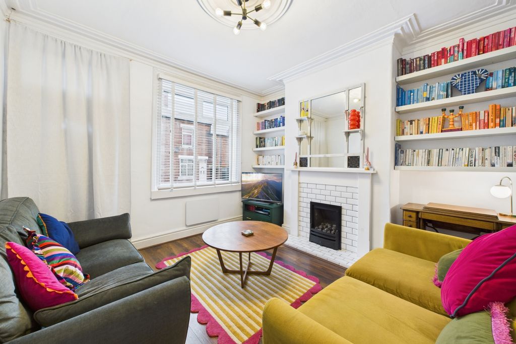 Property photo 2 of 20 Lounge