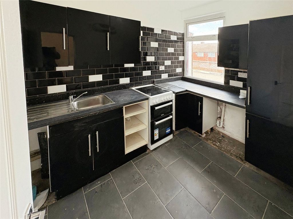 Property photo 1 of 7 Kitchen