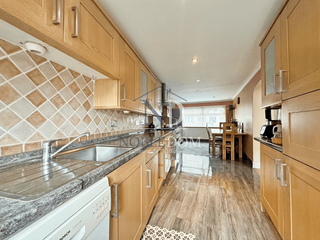 Property photo 2 of 17 Da97Bffe3Fec412537102690A8F0576A