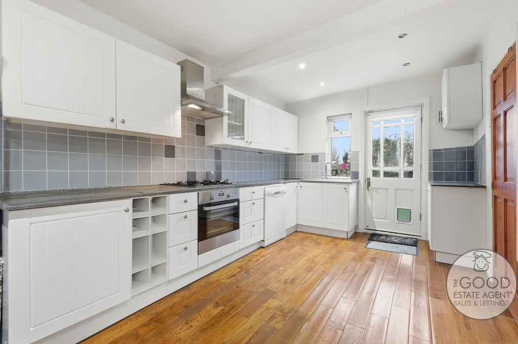 Property photo 3 of 14