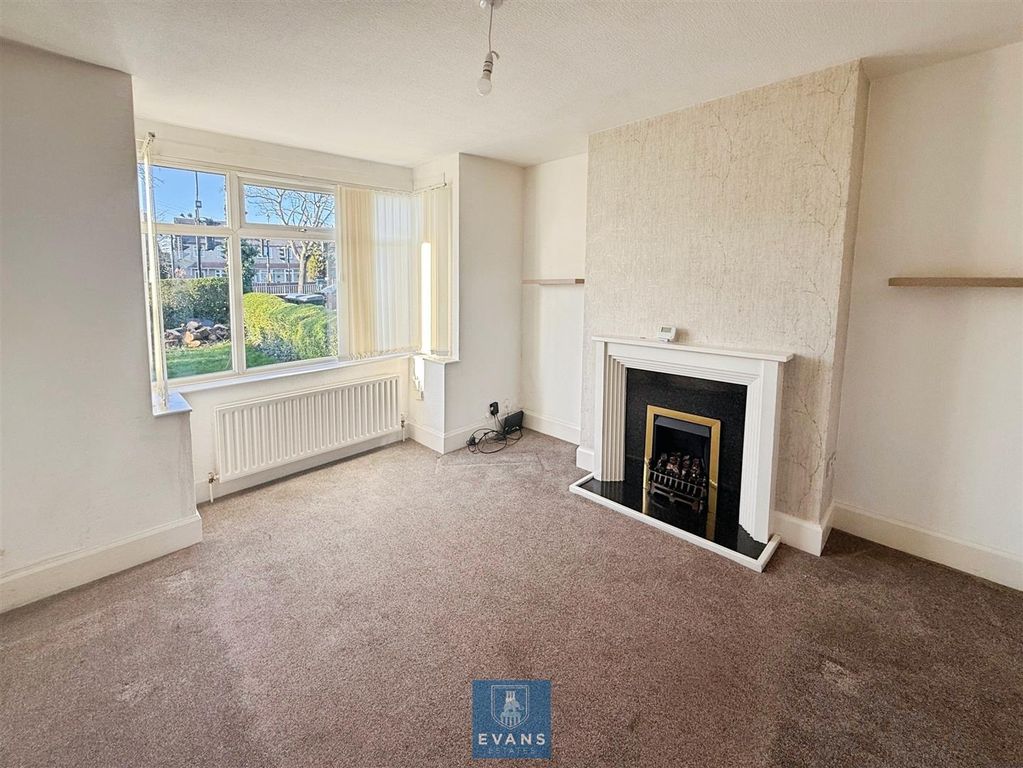 Property photo 3 of 14 Living Room