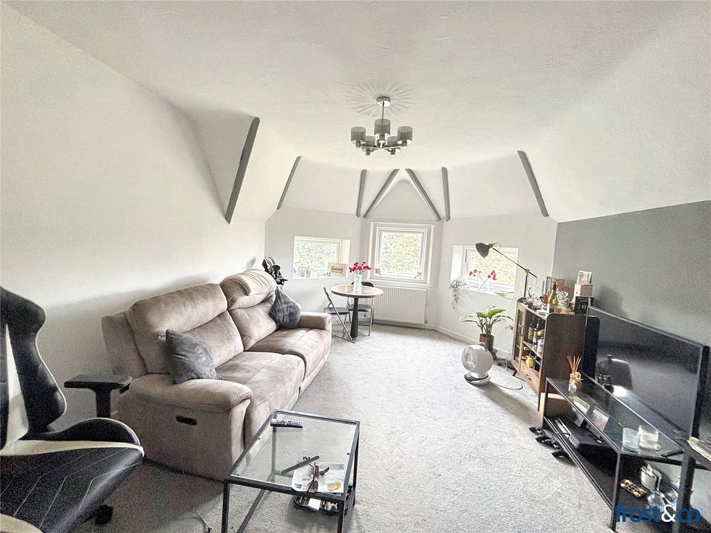 Property photo 2 of 11 Picture No. 17