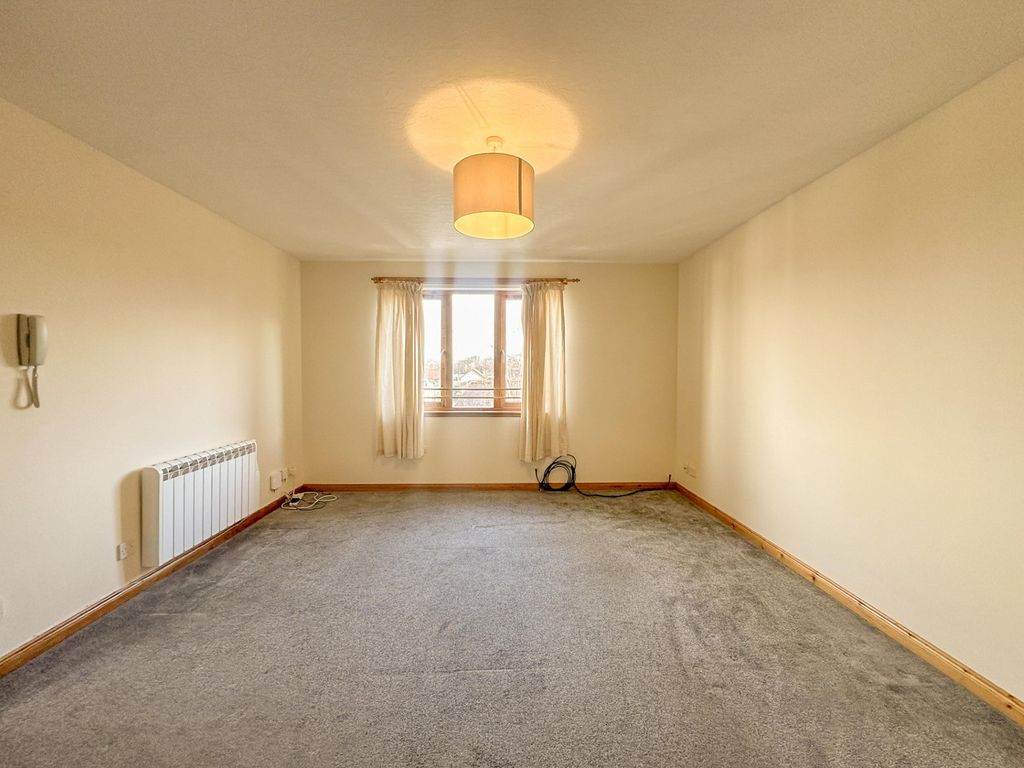 Property photo 3 of 9 Lounge Additional