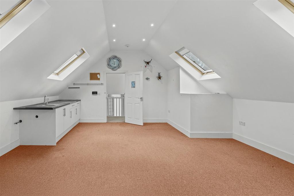 Additional image 14 of 7 bed detached house for saleLucas Road, High Wycombe HP13