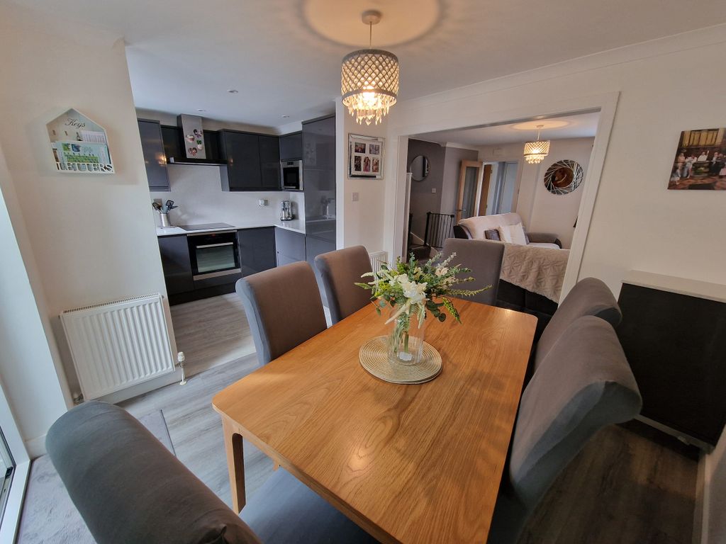 Property photo 3 of 19 Dining Room