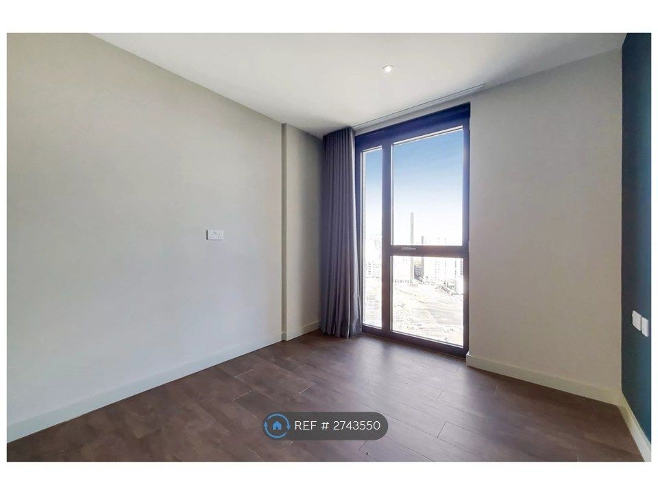 Property photo 2 of 11 Master Bedroom With Ensuite