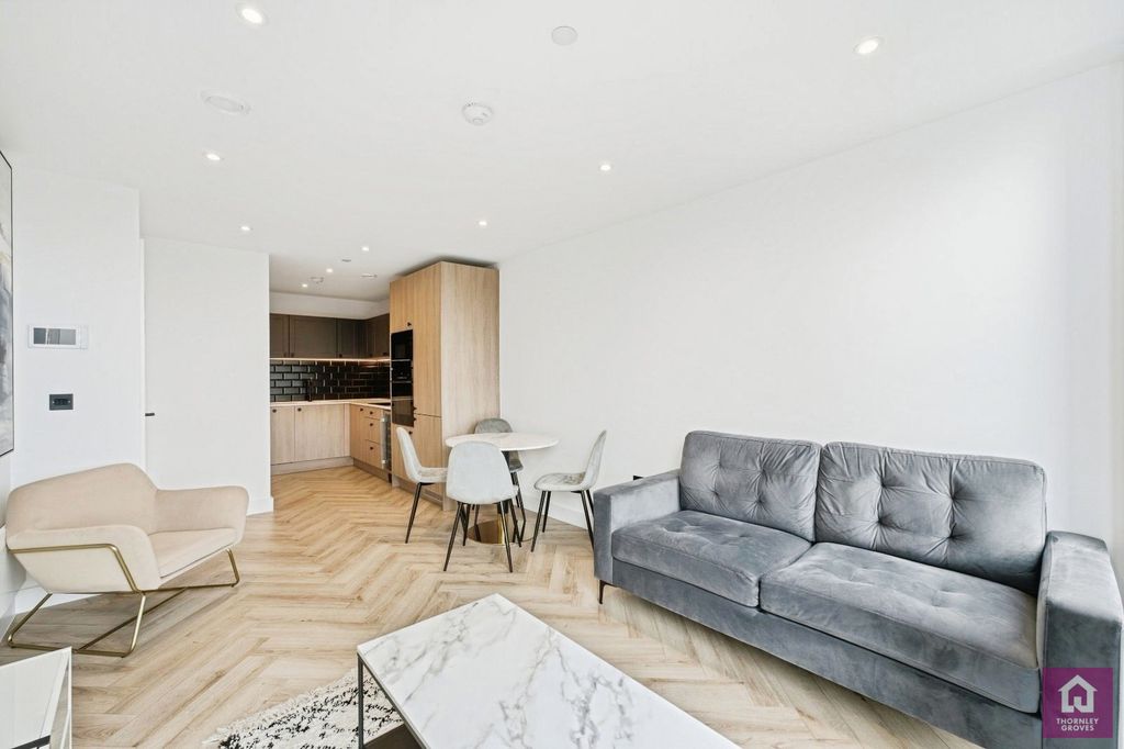 Property photo 3 of 16 Pbox-Img.Jpg