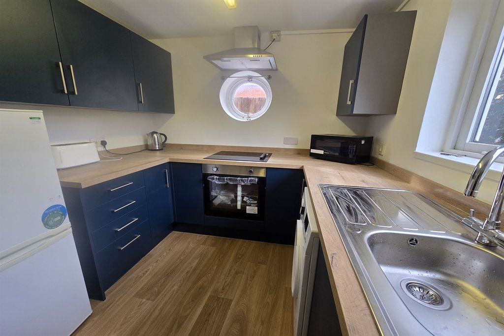 Property photo 1 of 8 (Main)