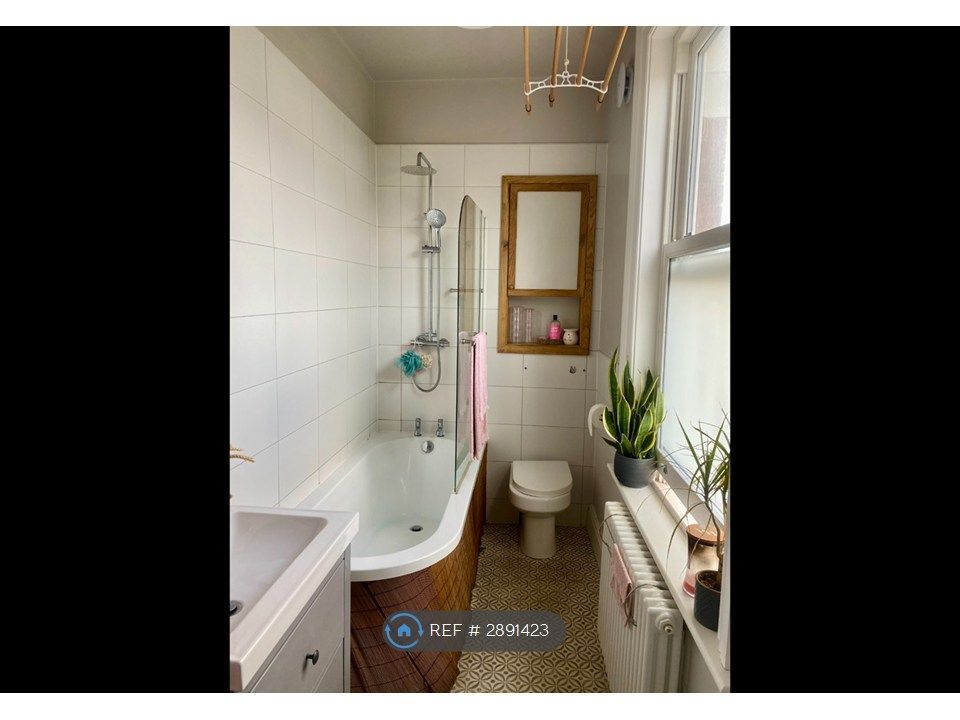 Property photo 2 of 8 Bathroom