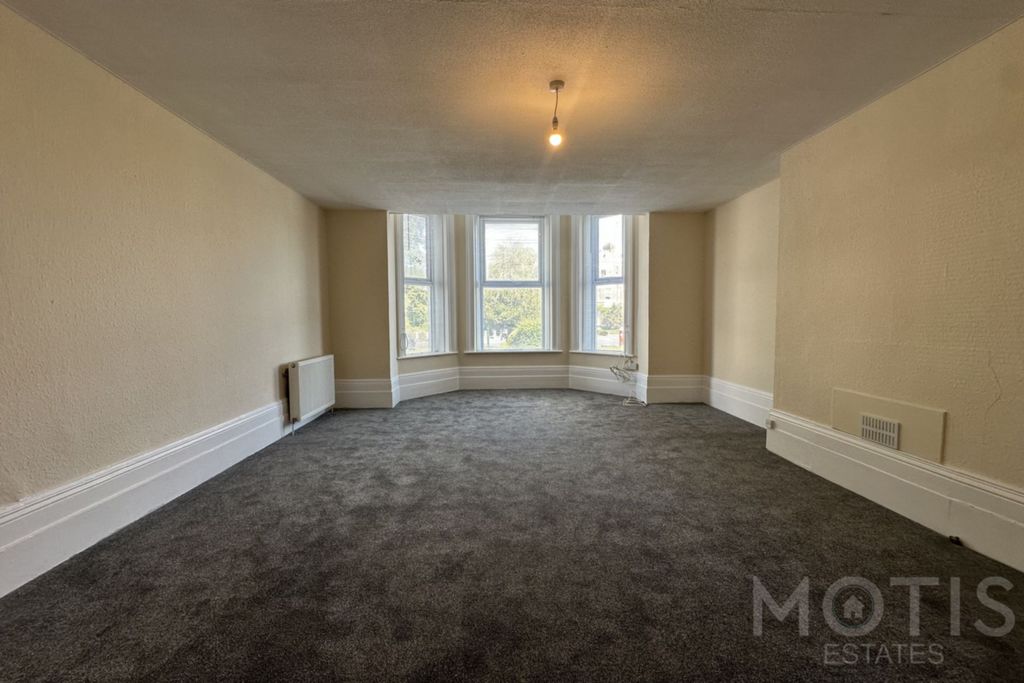 Property photo 3 of 10 Photo 6