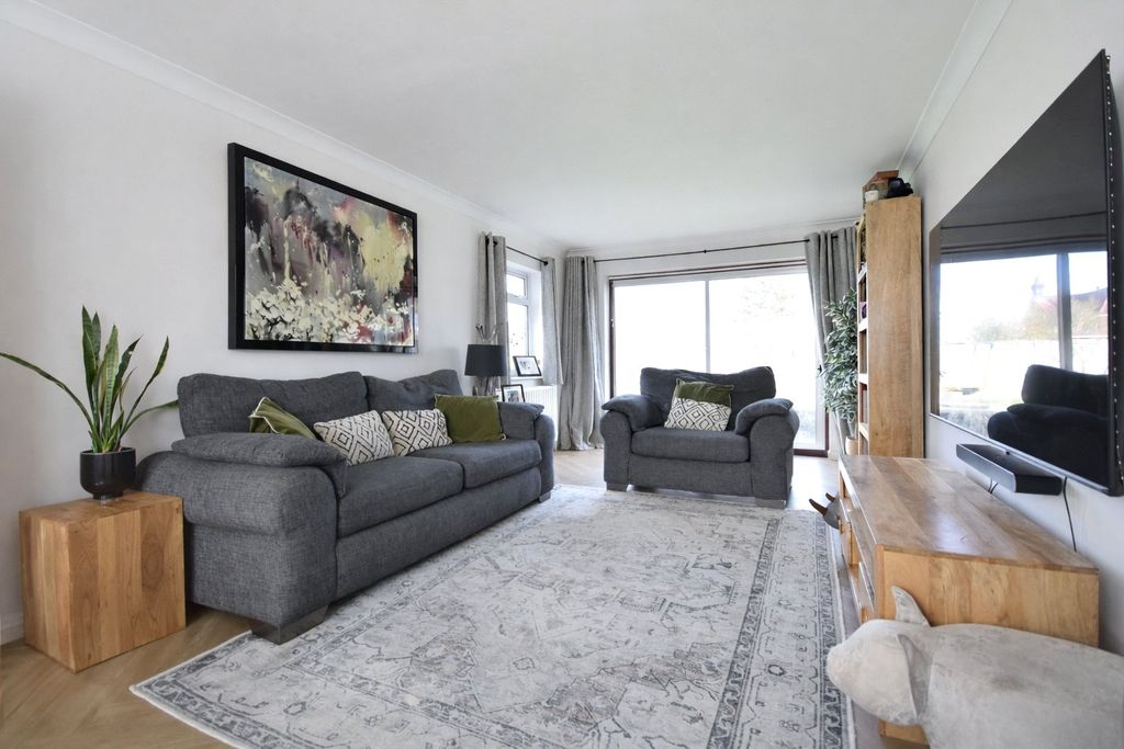 Property photo 2 of 12 3