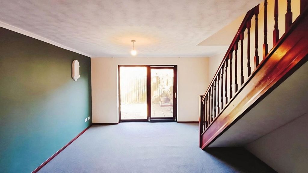 Property photo 2 of 7 Living