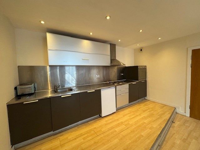 Property photo 3 of 6 Kitchen