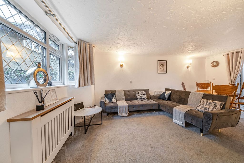 Property photo 2 of 21