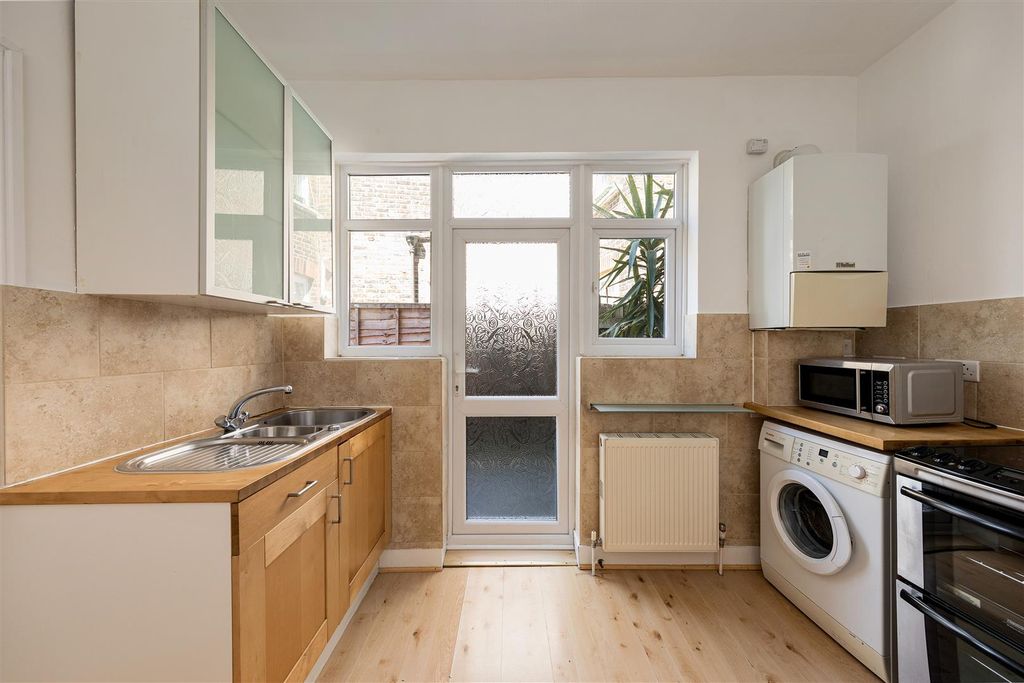 Property photo 3 of 19 Edward Road, E17