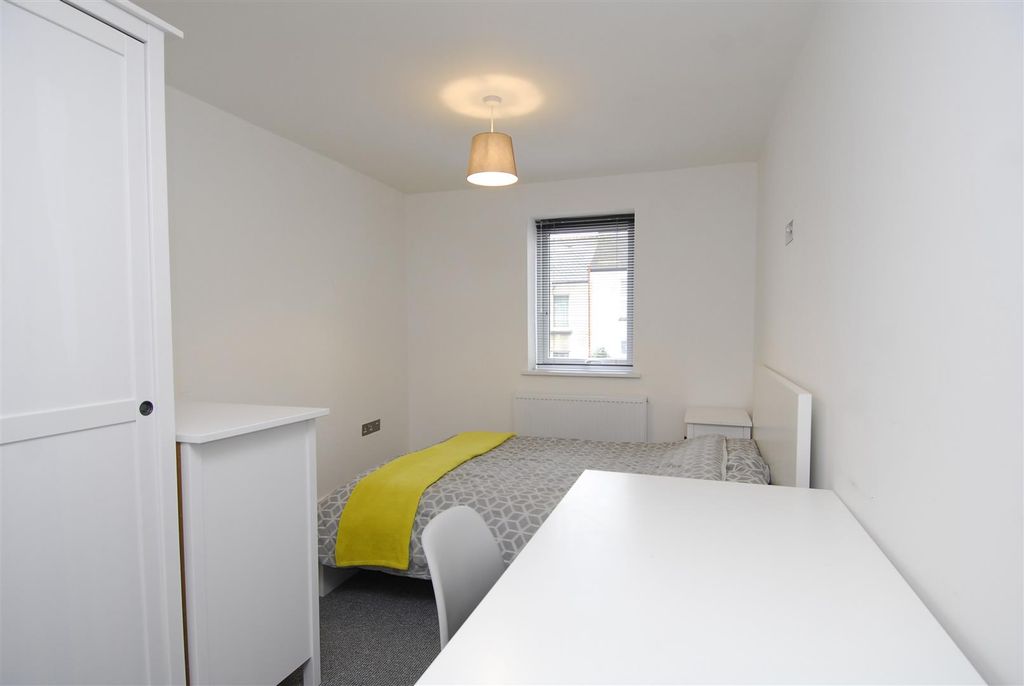 Property photo 3 of 4 Belgravemanorf8R1001.Jpg