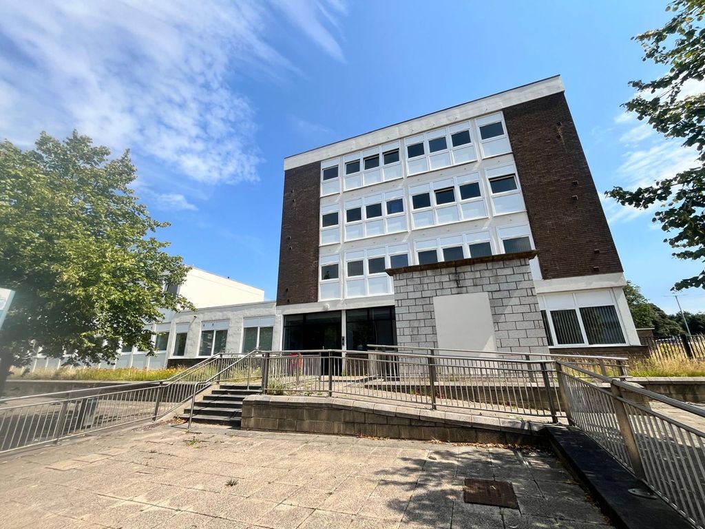 Property photo 1 of 10 Photo 13