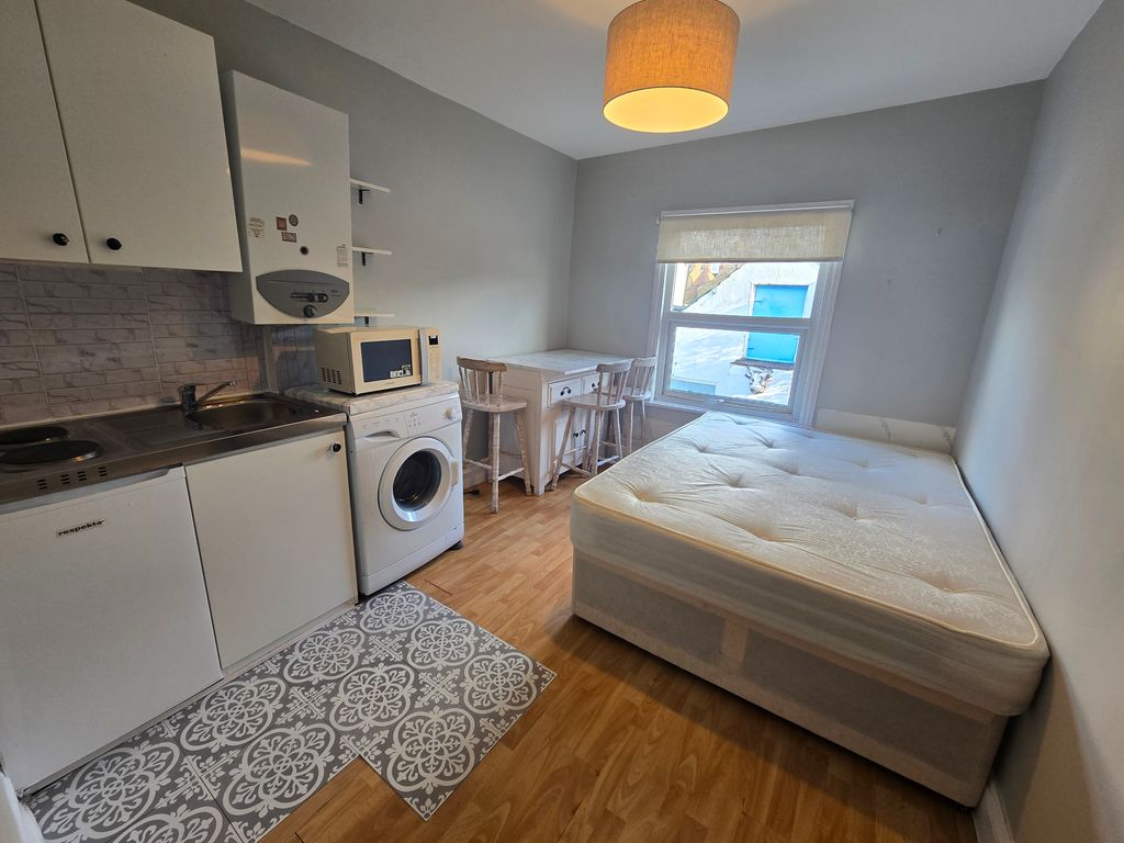 Property photo 1 of 3