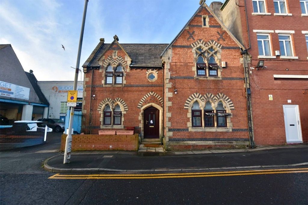 Property photo 1 of 11 External