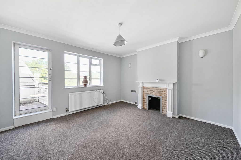 Property photo 2 of 17 1321479-15-686ce7...