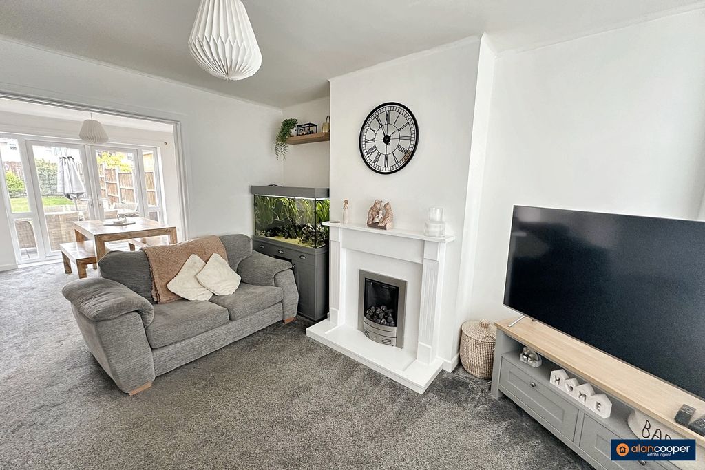 Property photo 3 of 17 4490284