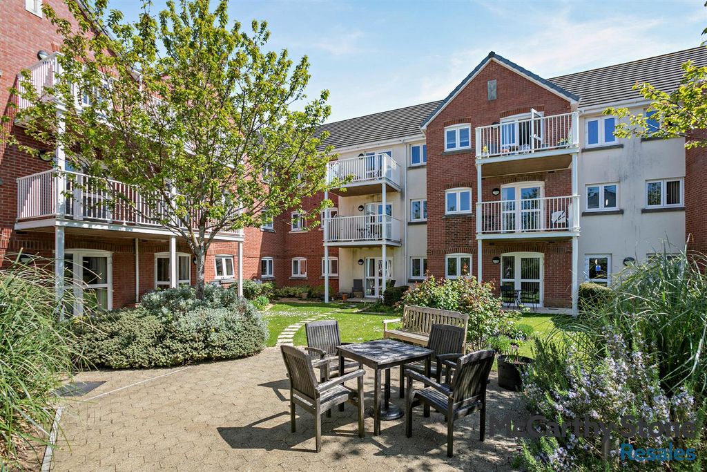 Property photo 1 of 16 Squire Court