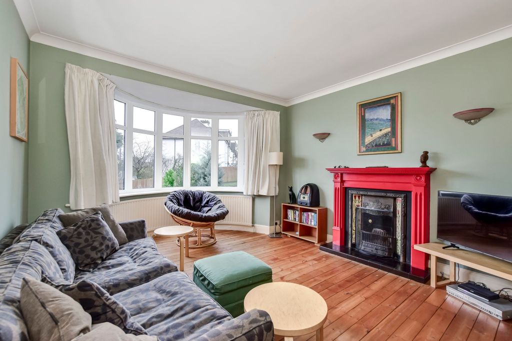 Property photo 3 of 33