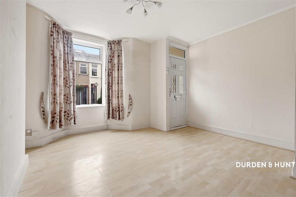 Property photo 3 of 19 Acacia Road