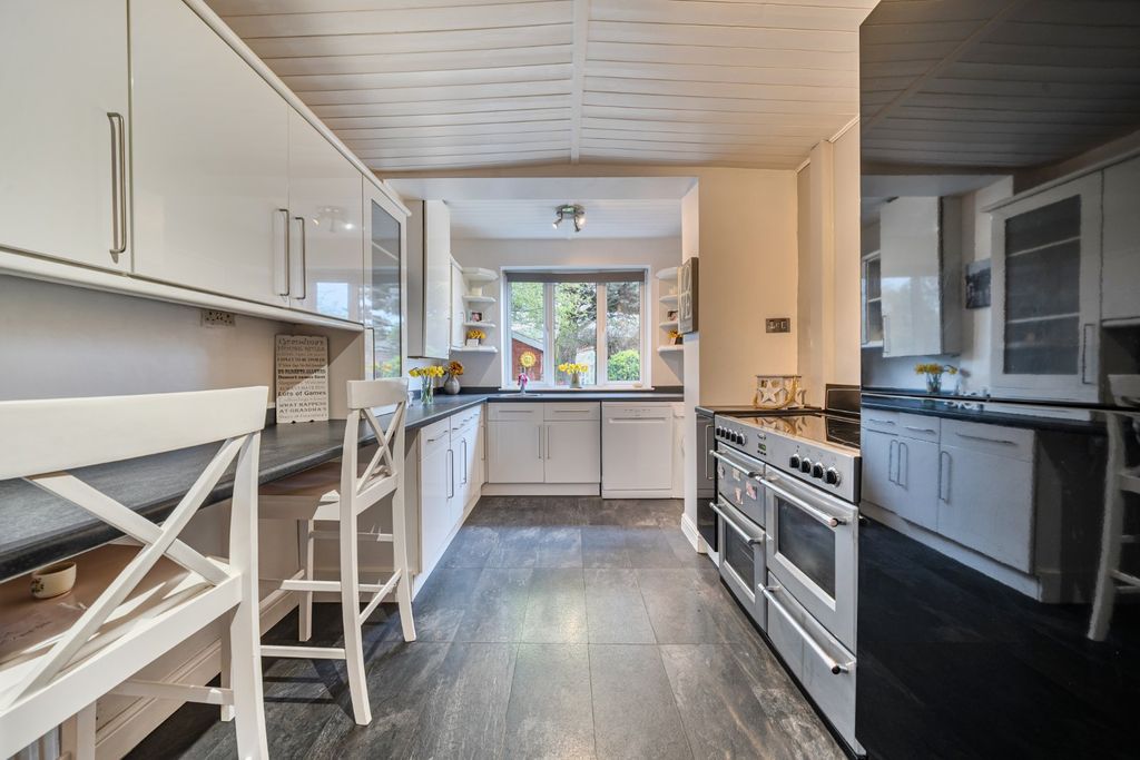 Property photo 3 of 22 Kitchen