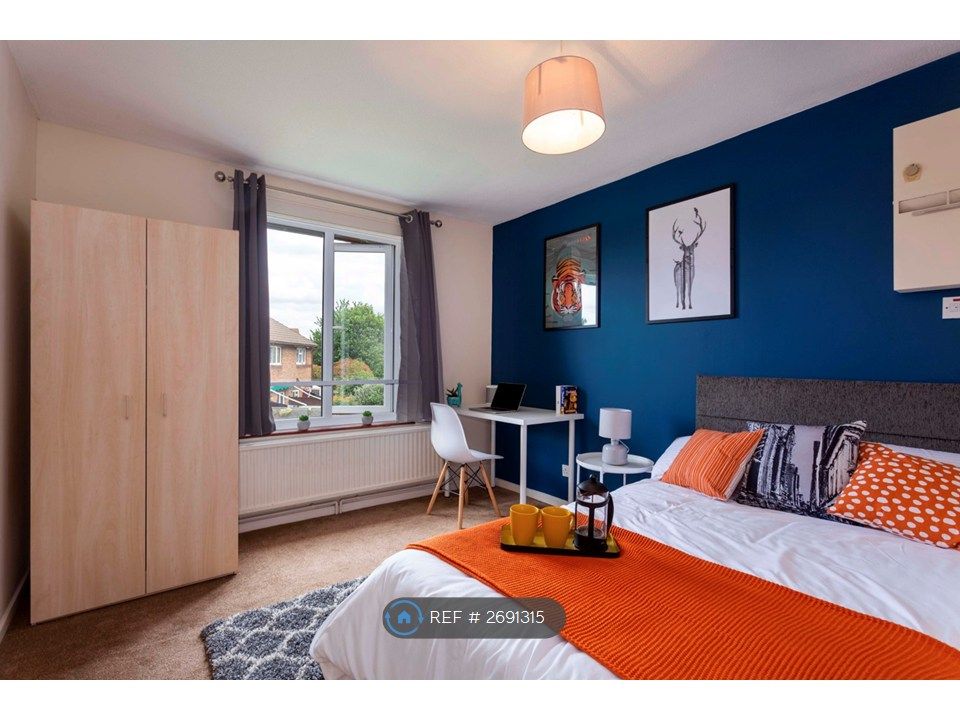 Property photo 1 of 14 Large Double Room