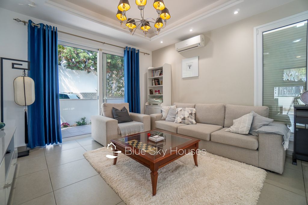 Property photo 2 of 28