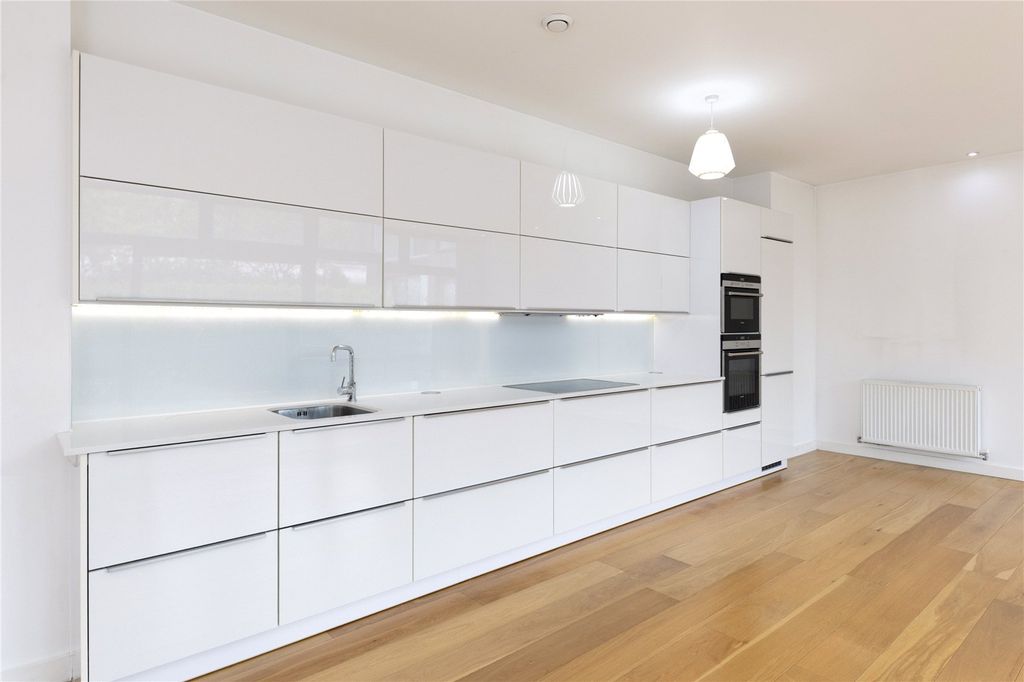 Property photo 3 of 11 Kitchen