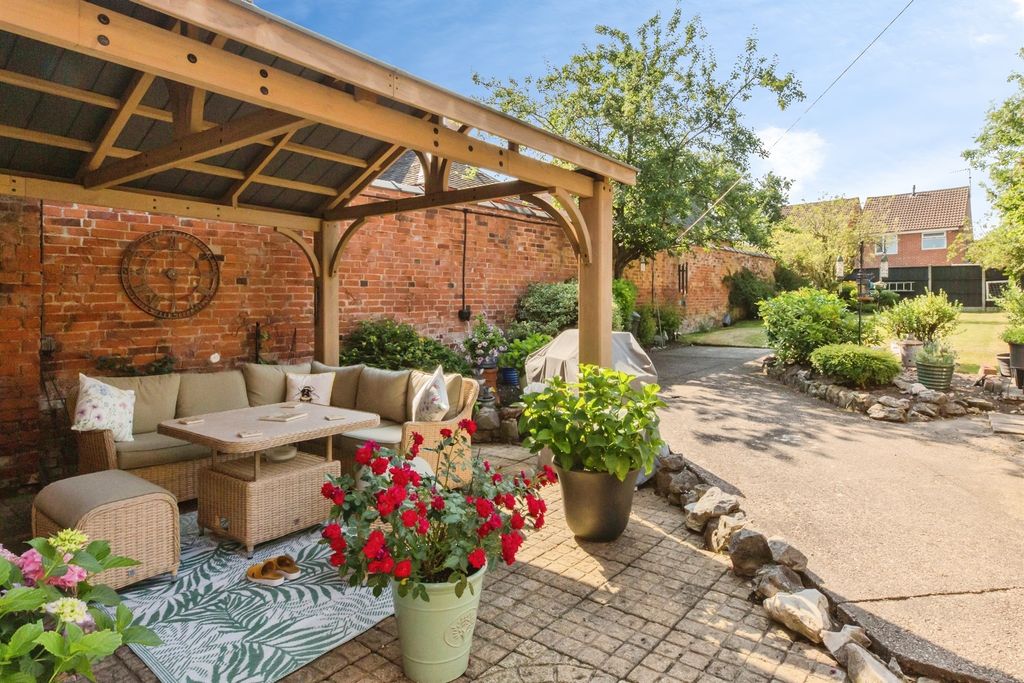 Property photo 2 of 18 Exterior:
