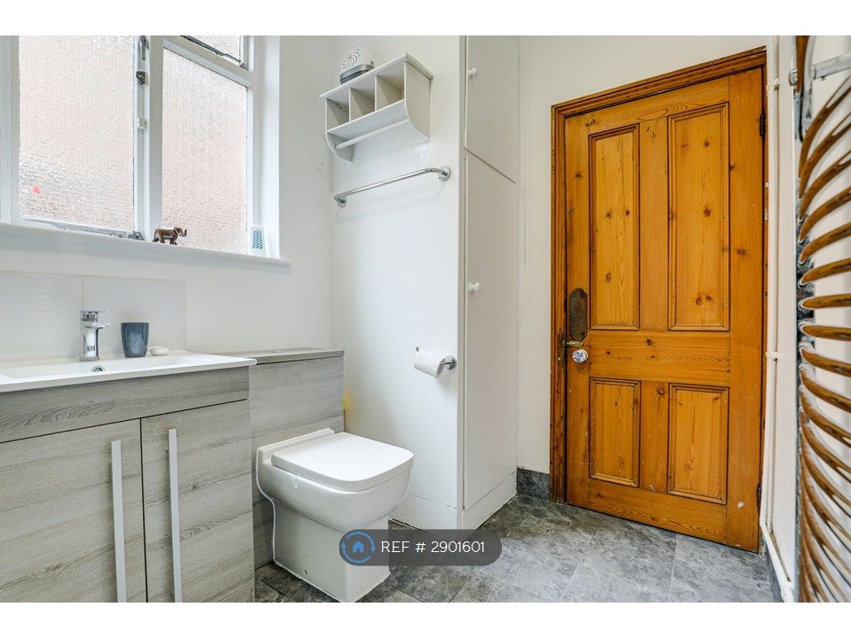 Property photo 3 of 20 Bathroom
