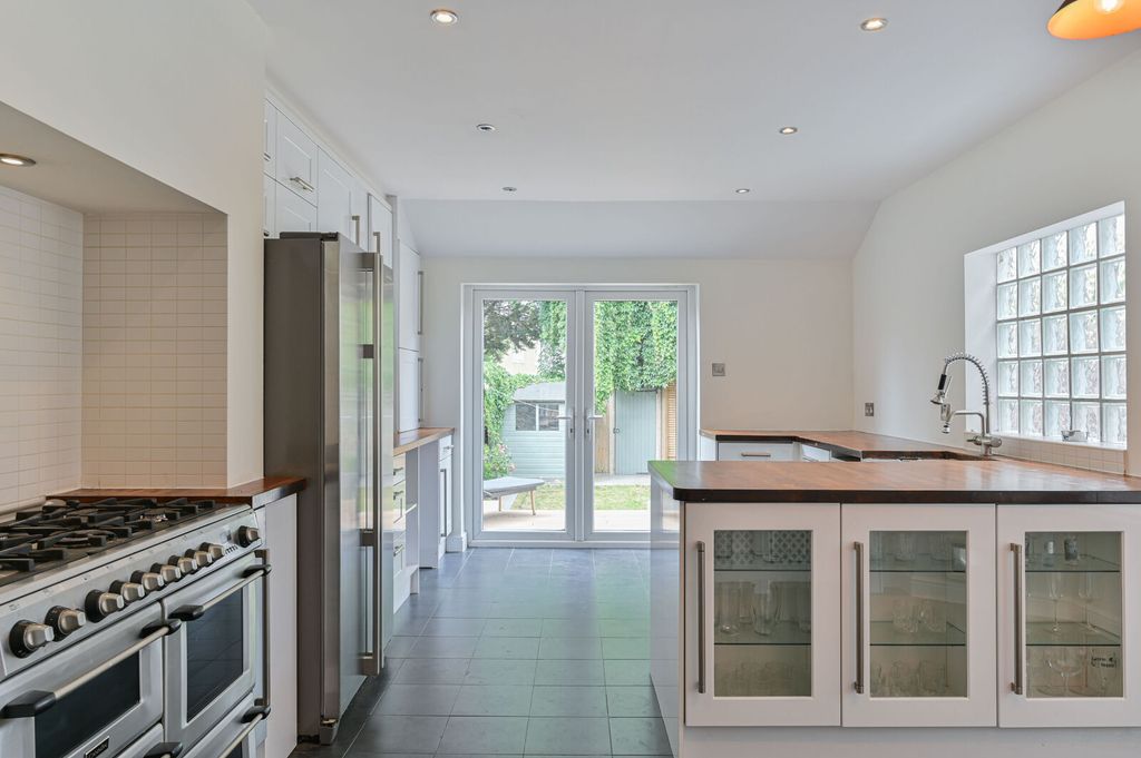 Property photo 3 of 31