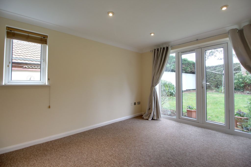 Property photo 3 of 10 Siting Room